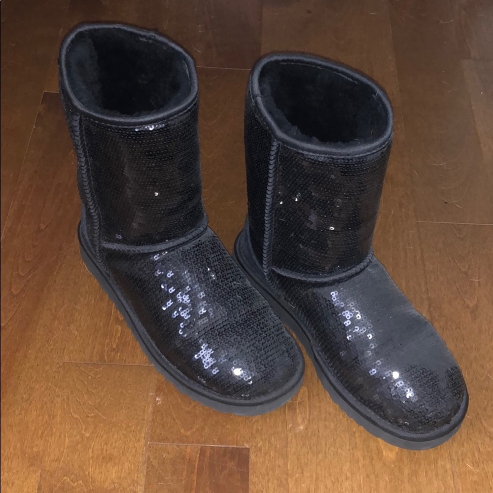 Black sparkle UGGS size 7